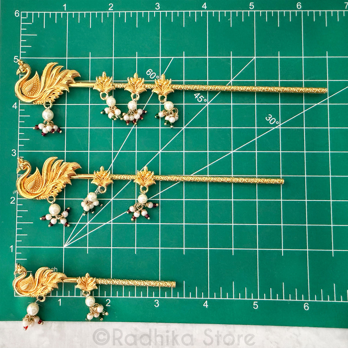Golden Swan With Pearls Flutes