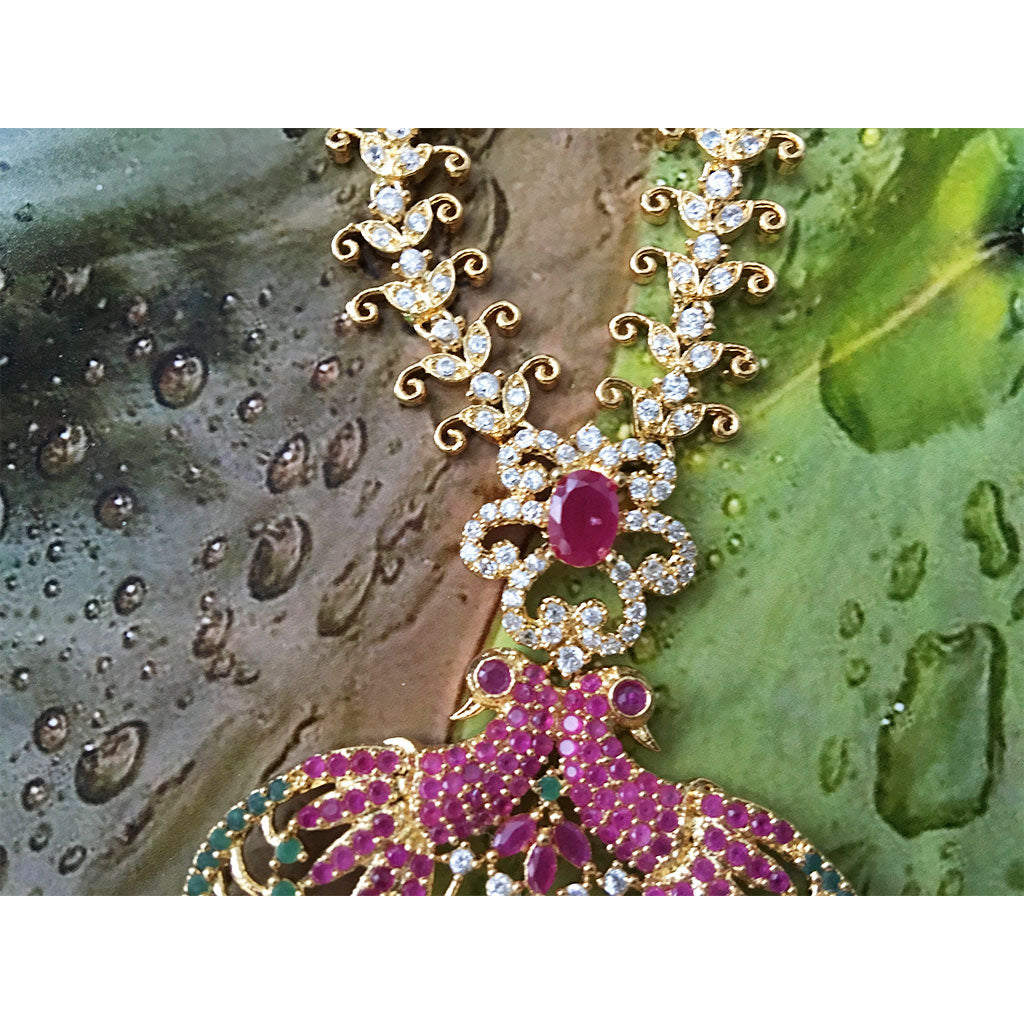 Love Peacocks-Necklace With Red and Green - Rhinestone