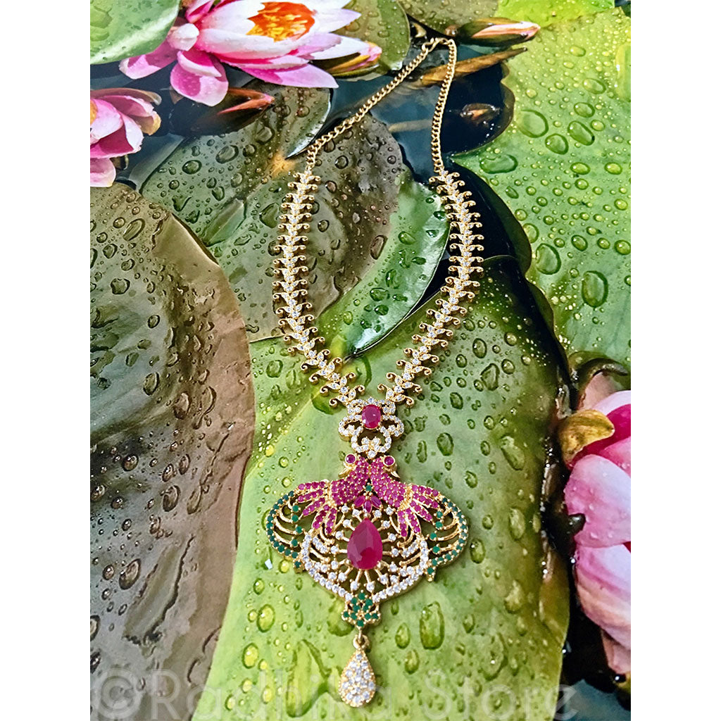 Love Peacocks-Necklace With Red and Green - Rhinestone