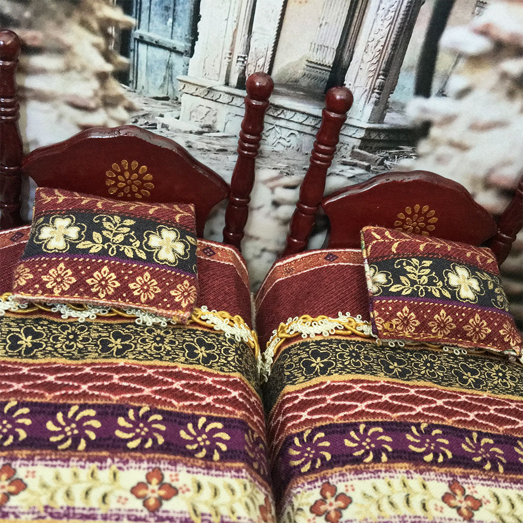 Govardhana - Mahogany Poster Bed Set