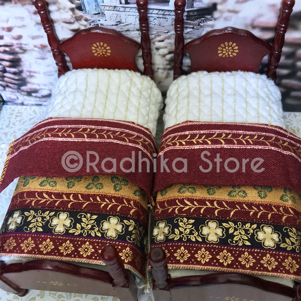 Govardhana - Mahogany Poster Bed Set