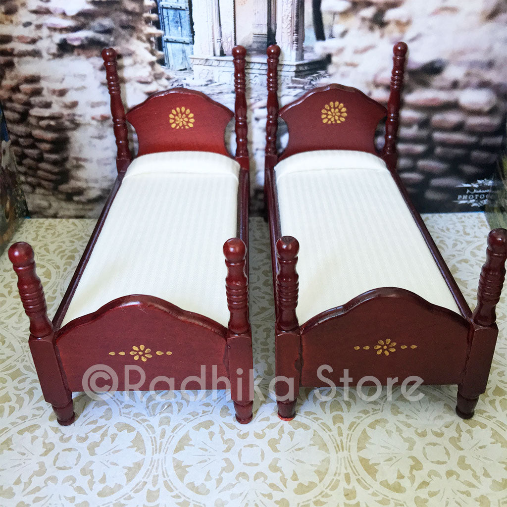 Govardhana - Mahogany Poster Bed Set