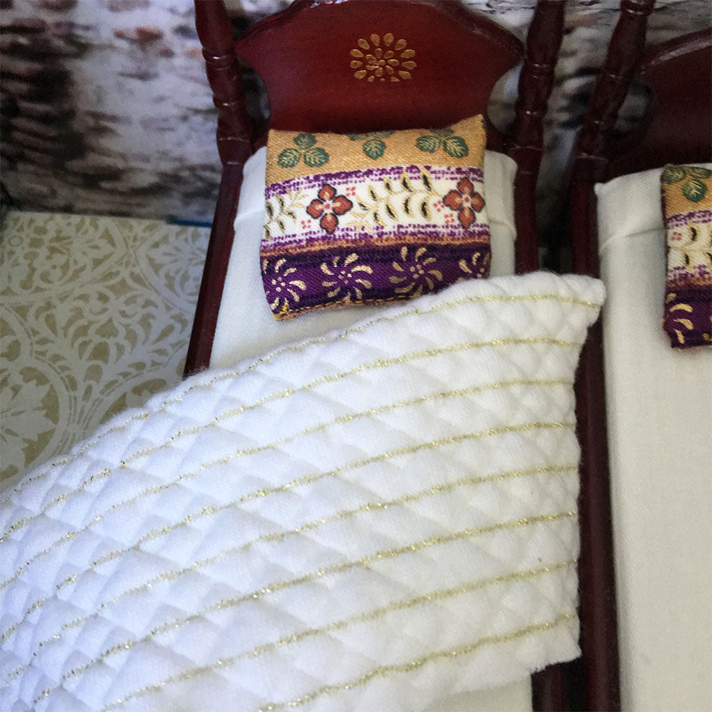 Govardhana - Mahogany Poster Bed Set