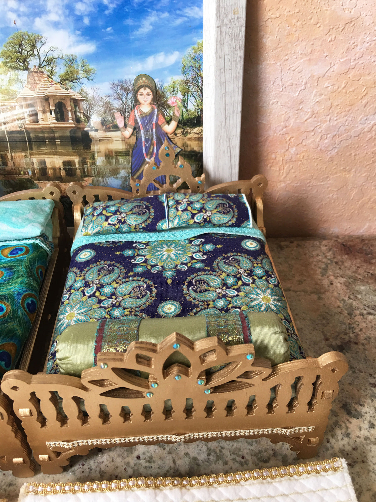 Chakra Lotus - Diwali Sky Bed - 8&quot; Inch