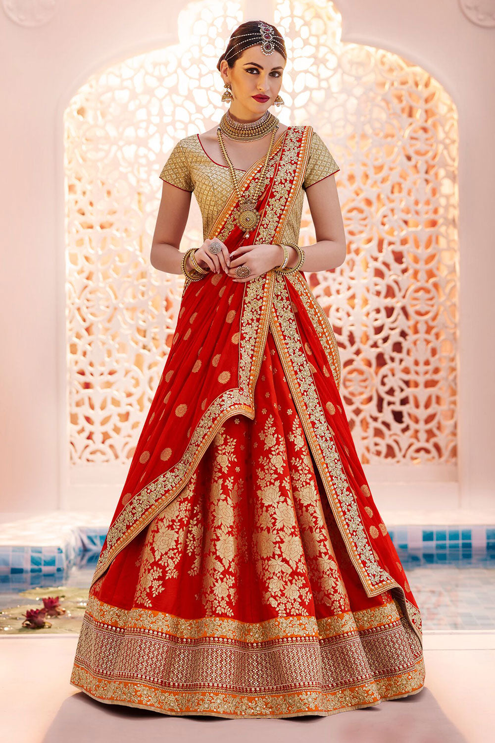 Bridal Red And Golden Embroidered Wedding Lehenga Choli | Red lehenga,  Pakaian tradisional, Model pakaian