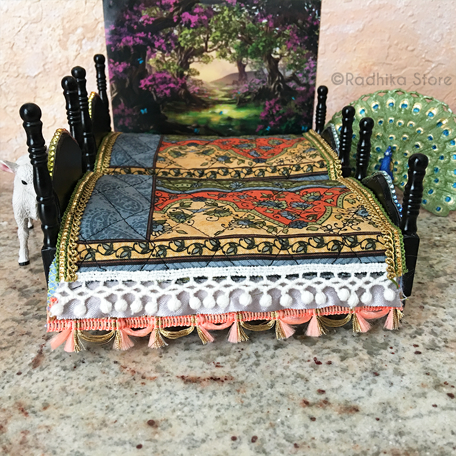 Ter Kadamba Vrindavan - Little Jeweled Poster Bed Set