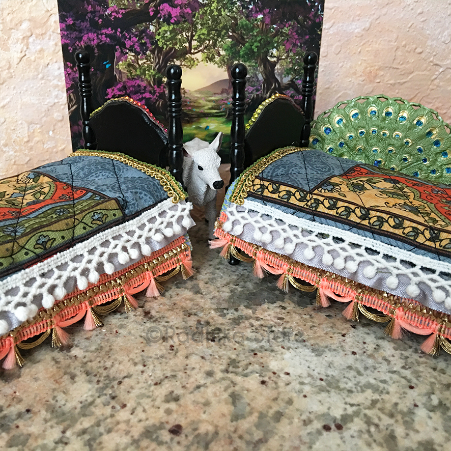 Ter Kadamba Vrindavan - Little Jeweled Poster Bed Set