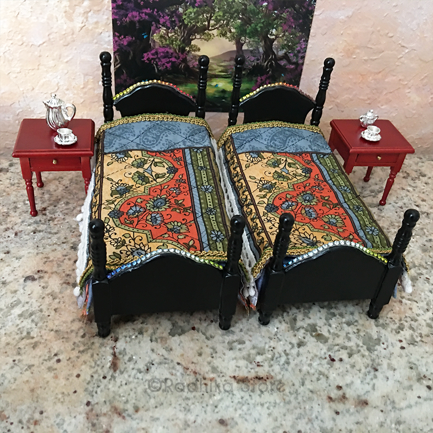 Ter Kadamba Vrindavan - Little Jeweled Poster Bed Set